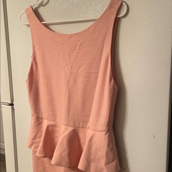 Alice + Olivia Size 8 Pink Shiny Peplum Midi Dress - Picture 3 of 9